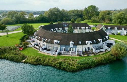 South Cerney House | Nyhavn Lakeside Cottage