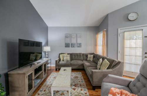 Clearwater Apartment | o CHARMING CONDO MINUTES FROM GORGEOUS CLEARWATER BEACHES o
