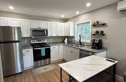 Old North End Apartment | O.N.E. Hideaway | pet friendly | sleeps 6