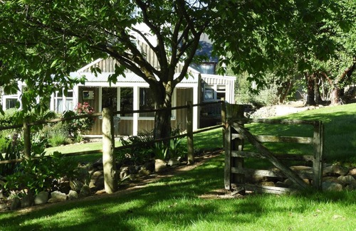 Lowburn House | O Naturel Vineyard Stay