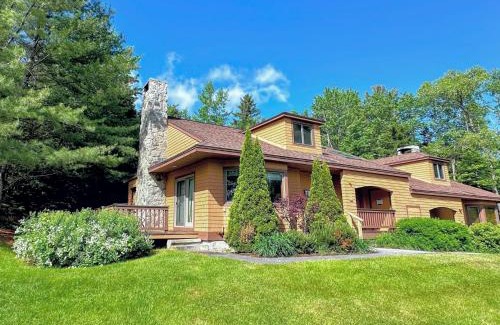 Bretton Woods Villa | O8 Renovated Forest Cottage Townhome with great Mt Washington views fast wifi Walk to skiing