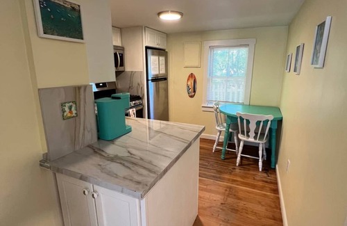 Plymouth House | Oahu*sleeps 5*near beach*outdoor shower*firepit*gas grill