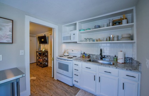 Tuscaloosa Apartment | Oak - Apt.1 - Book for 30 days or longer!
