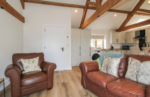 Loppington Cottage | OAK BARN, pet friendly, with a garden in Wem