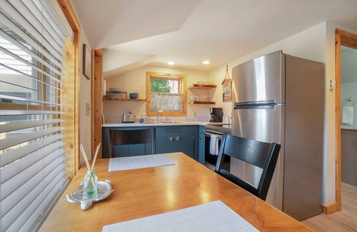 Boyne Falls Apartment | Oak Cottage - 1 of 2 Cottages on Property - Near Boyne Mountain Trail!
