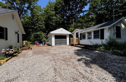 Boyne Falls Apartment | Oak Cottage - 1 of 2 Cottages on Property - Near Boyne Mountain Trail!