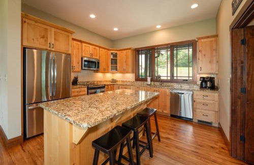 Pisgah Forest House | Oak Cottage in Sutton Knob