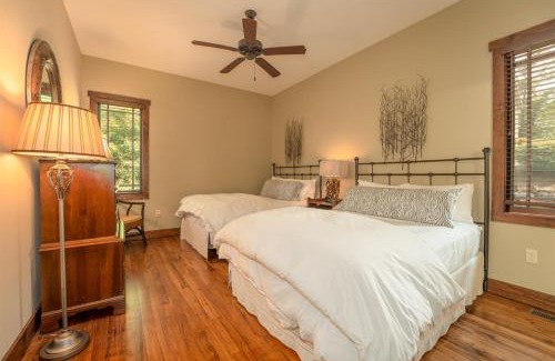 Pisgah Forest House | Oak Cottage in Sutton Knob