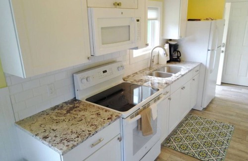 Ludington Cottage | OAK - Grace Landing Cottages With Stunning Sunsets Over Hamlin Lake