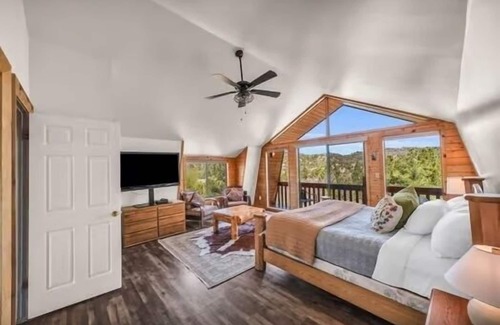 Long Valley Junction Cabin | Oak Grove Cabin Central to the National Parks