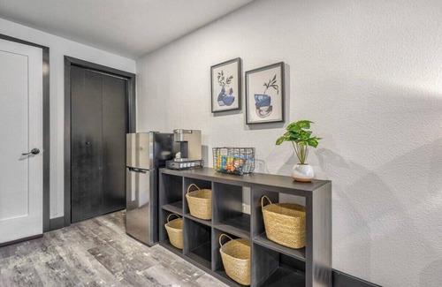 Woodmoor Apartment | Oak Hills Loft! King Workspace w Scenic Views