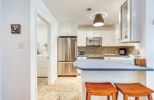 Long Beach Cottage | Oak Island Cottage: Minutes to Long Beach!