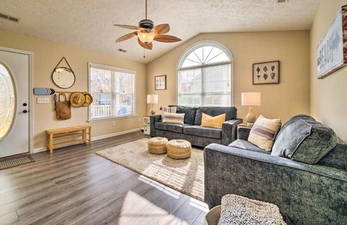 Long Beach House | Oak Island Hideaway Hut about 1 Mi to Long Beach!