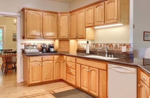 North Fork Apartment | Oak Junction Lodge with Amazing views 4/3 2700+ SF