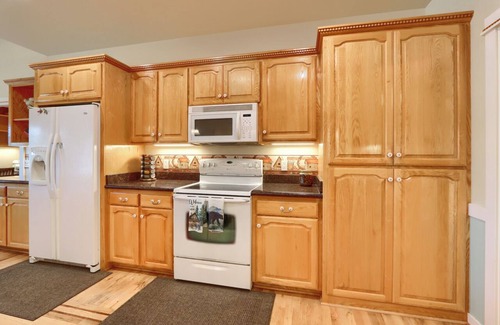 North Fork Apartment | Oak Junction Lodge with Amazing views 4/3 2700+ SF