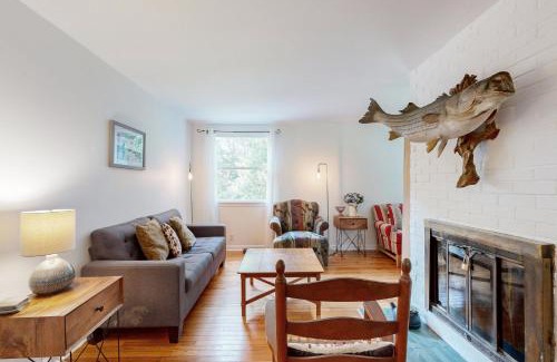 Oak Bluffs House | Oak Leaf Cape Cottage