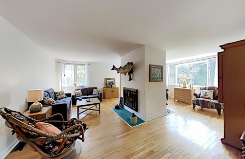 Oak Bluffs House | Oak Leaf Cape Cottage