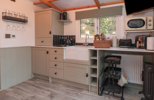 Hendrerwydd Cottage | OAK, pet friendly, character holiday cottage in Afonwen