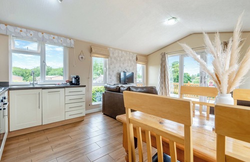 Halfway House Ski Chalet | Oak Place (Partial Lake View)