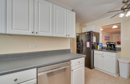 Oak Ridge Cottage | Oak Ridge Retreat w/Porch < 1 Mi to Downtown
