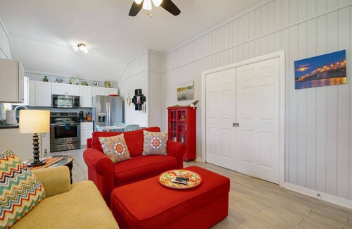 St. Augustine House | Oak St Oasis | Walk to Downtown
