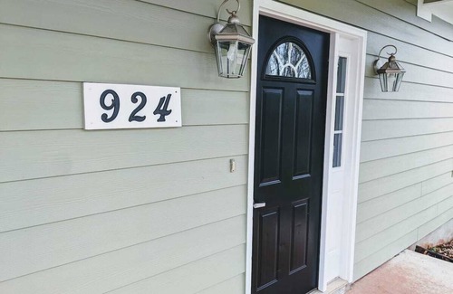 Calhoun Apartment | Oak Terrace with access to the Hiwassee River