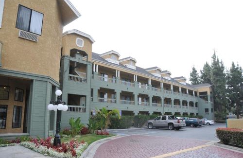 Monrovia Hotel | Oak Tree Inn