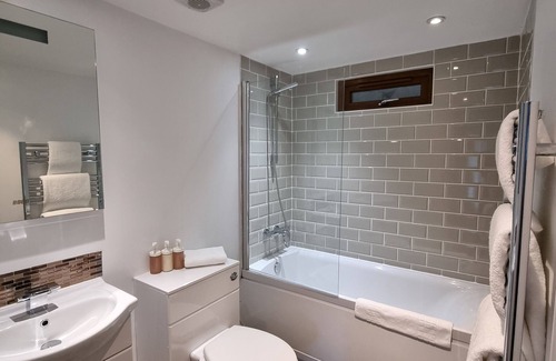 New Forest District House | Oak Tree Rooms