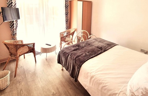 New Forest District House | Oak Tree Rooms