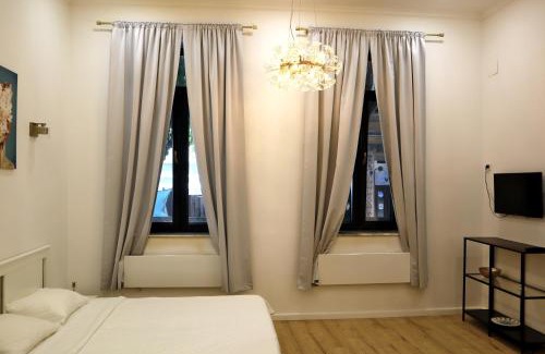 Bucharest City-Centre Apartment | Oak tree studio