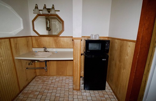 Waterford Hotel | Oakdell Motel