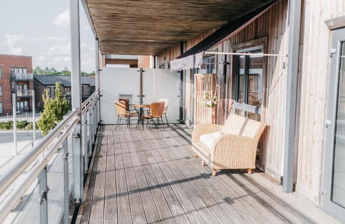 Milton Keynes Apartment | Oakgrove Apartment - 2 Bedroom with Terrance and private parking