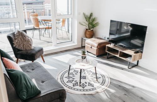 Milton Keynes Apartment | Oakgrove Apartment - 2 Bedroom with Terrance and private parking