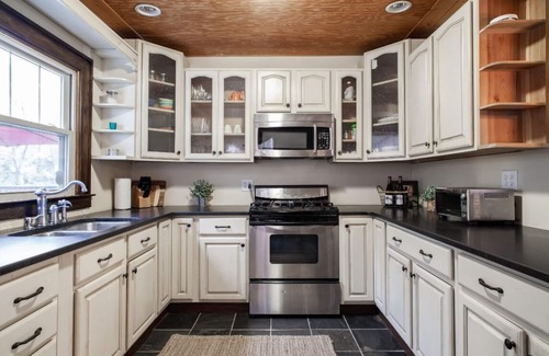 Oakhurst House | Oakhurst Decatur Bungalow - Close to Eveything in Atlanta