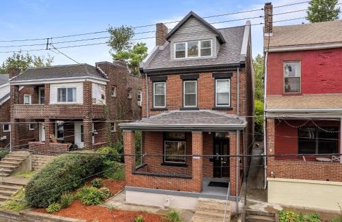 South Oakland House | Oakland, Pittsburgh !C Bright and Stylish Private Bedroom with Shared Bathroom