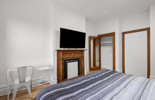 South Oakland House | Oakland, Pittsburgh !C Bright and Stylish Private Bedroom with Shared Bathroom