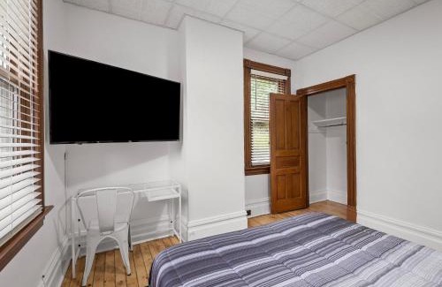 South Oakland House | Oakland, Pittsburgh !E Cozy and Stylish Private Bedroom with Shared Bathroom
