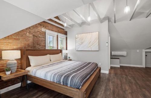 South Oakland House | Oakland, Pittsburgh !F Unique and Stylish Private Bedroom with Private Bathroom