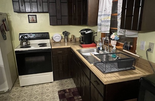 Conneaut Lakeshore House | Oakland Retreat - AirConditioned, WD. Book via VRBO