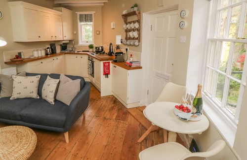 Robin Hood's Bay Cottage | OAKRIDGE COTTAGE, pet friendly, with open fire in Robin Hood's Bay
