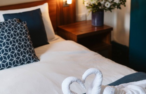Paisley Bed & Breakfast | Oakshaw Guesthouse - Cozy Double Room in a Central Location. Room 1