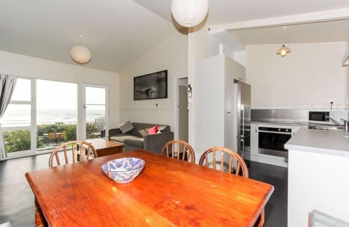 Oakura House | Oakura Beach Front - andquot;Relax Rest Enjoyandquot;
