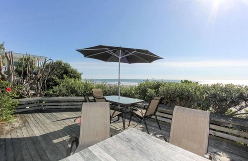 Oakura House | Oakura Beach Front - andquot;Relax Rest Enjoyandquot;