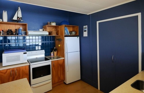 Oakura House | Oakura beachfront, 8 Kayaks, SU Paddleboard, Wifi, Gas fire pit