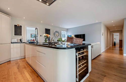 Christchurch House | Oakwood Smart & Spacious Bungalow in Christchurch Sleeps 8