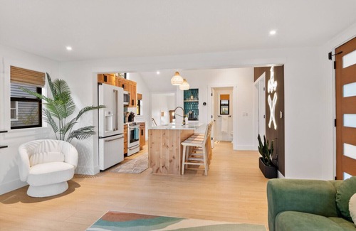 Beulah House | Oar House- Hot Tub, 12 Minutes to Crystal Mountain