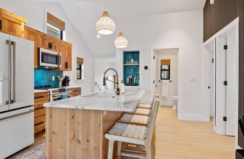Beulah House | Oar House- Hot Tub, 12 Minutes to Crystal Mountain