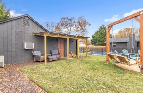 Greenville House | ~Oasis 1BR+Pool, Firepit, Fenced YRD& Full Kitchen