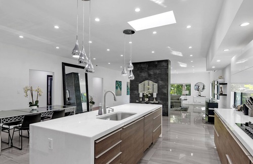 Greater Wilshire - Hancock Park House | Oasis 5 bed/4 bath with Heated pool & Spa