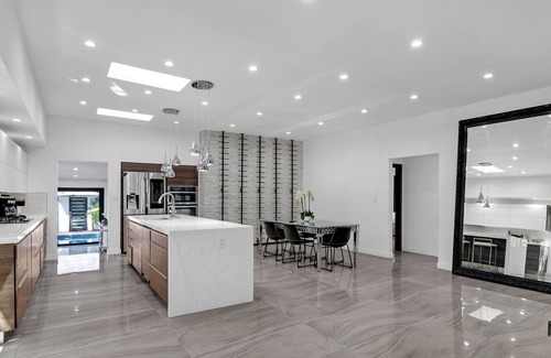 Greater Wilshire - Hancock Park House | Oasis 5 bed/4 bath with Heated pool & Spa